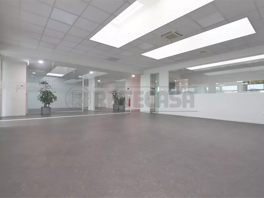 Immagine 5 di Ufficio in affitto  in Via Boschi a Torri Di Quartesolo