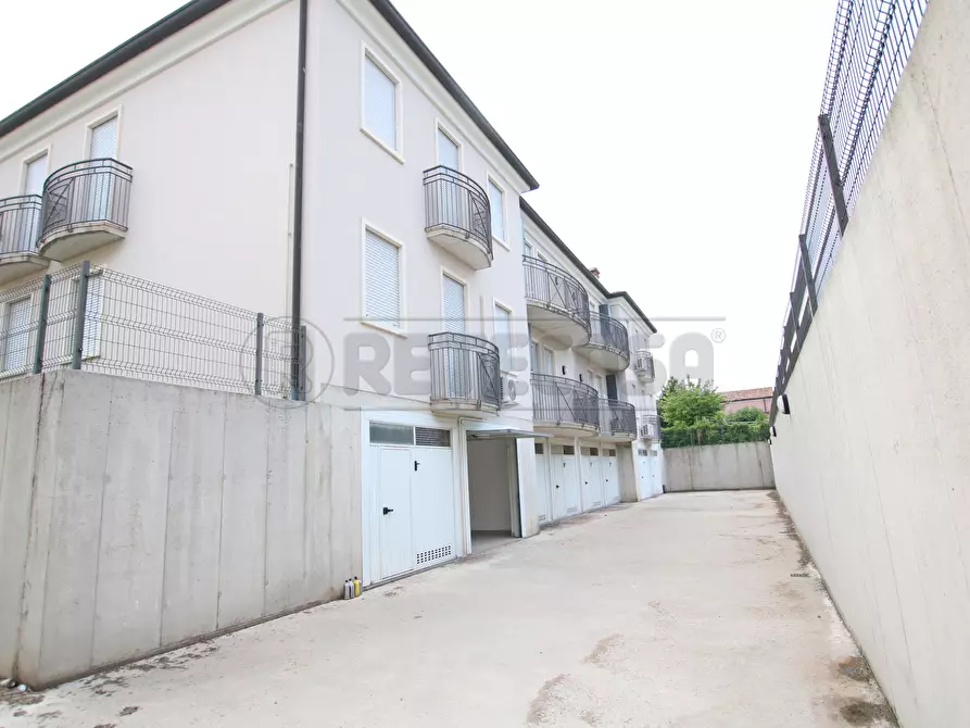 Immagine 23 di Bilocale in vendita  in Via Giovanni Falcone a Barbarano Mossano