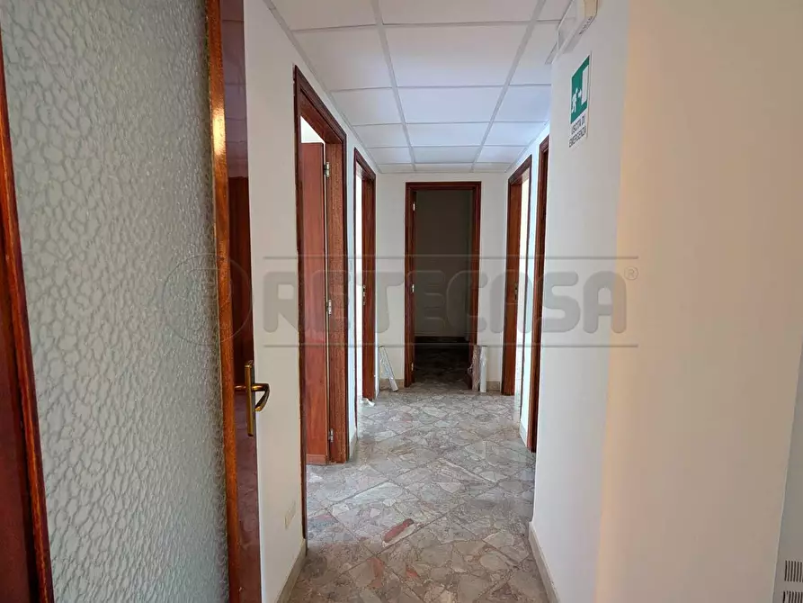 Immagine 9 di Pentalocale in vendita  in Via Libertà 12 a Caltanissetta