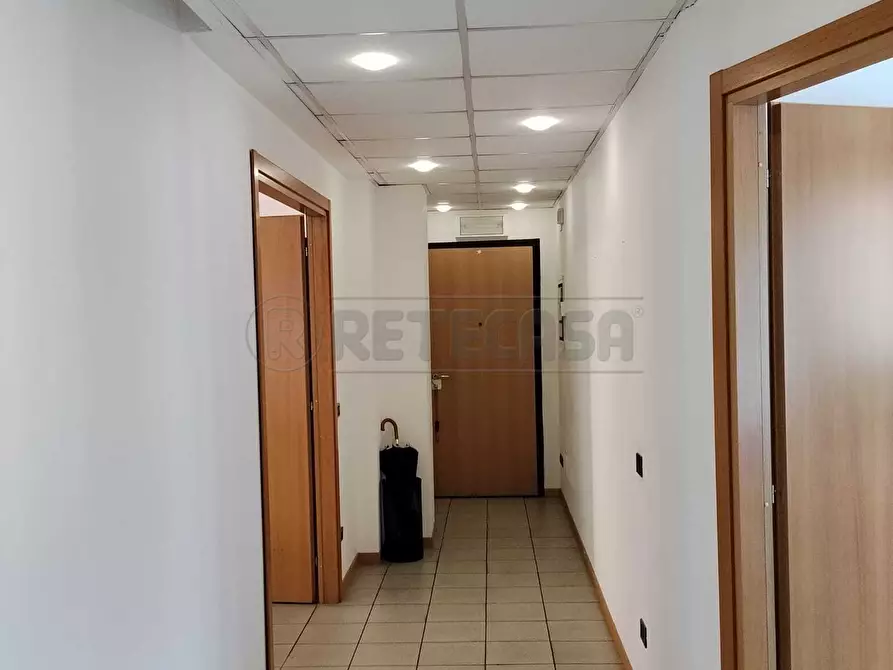 Immagine 7 di Ufficio in vendita  a Bergamo