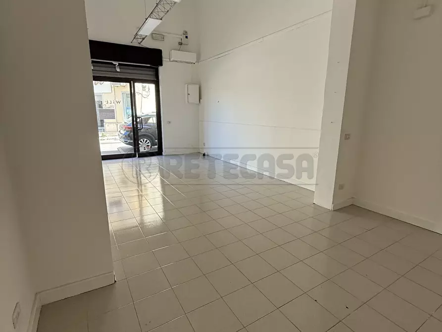 Immagine 8 di Locale commerciale in affitto  in Via Generale Cantore 6 a Nardo'