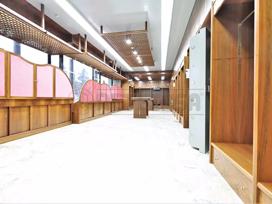 Immagine 6 di Locale commerciale in affitto  a Torri Di Quartesolo