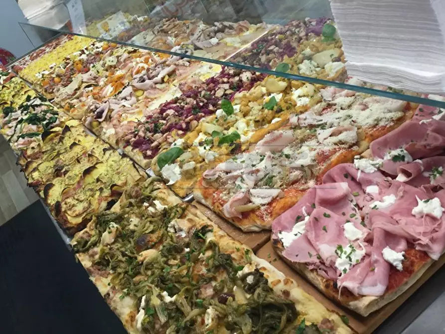 Immagine 25 di Pizzeria / Pub in vendita  a Campobello Di Mazara