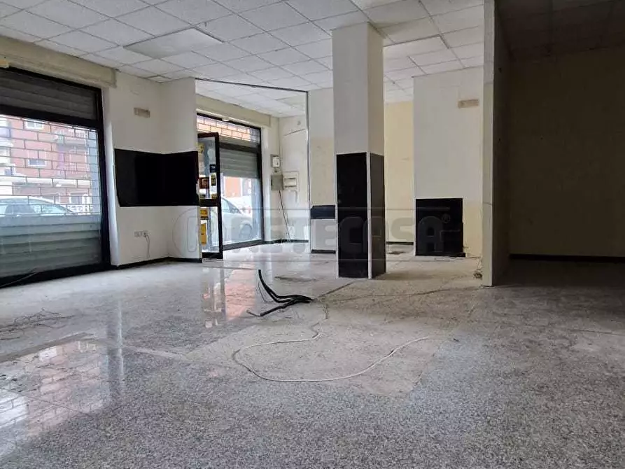 Immagine 8 di Locale commerciale in affitto  a Mercato San Severino