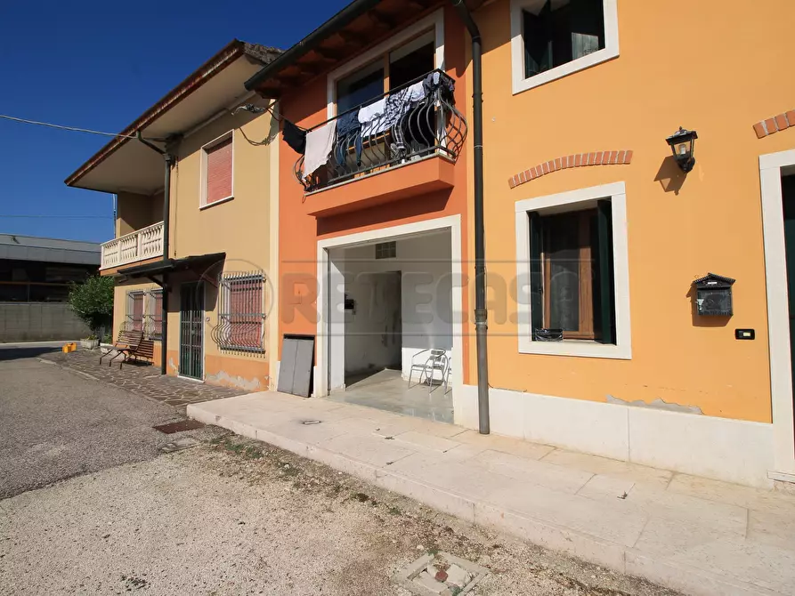 Immagine 2 di Bilocale in vendita  in Via Canova 6 a Gambellara