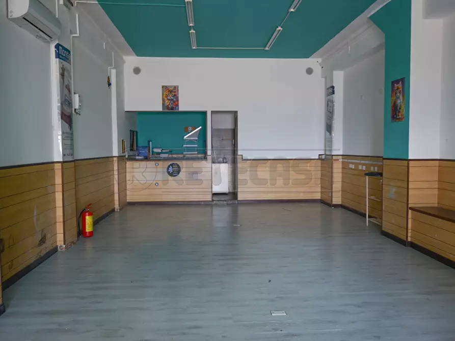 Immagine 6 di Locale commerciale in affitto  in Viale della Libertà 343 a Messina