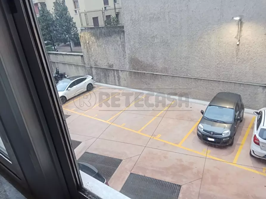 Immagine 14 di Ufficio in affitto  a Bergamo