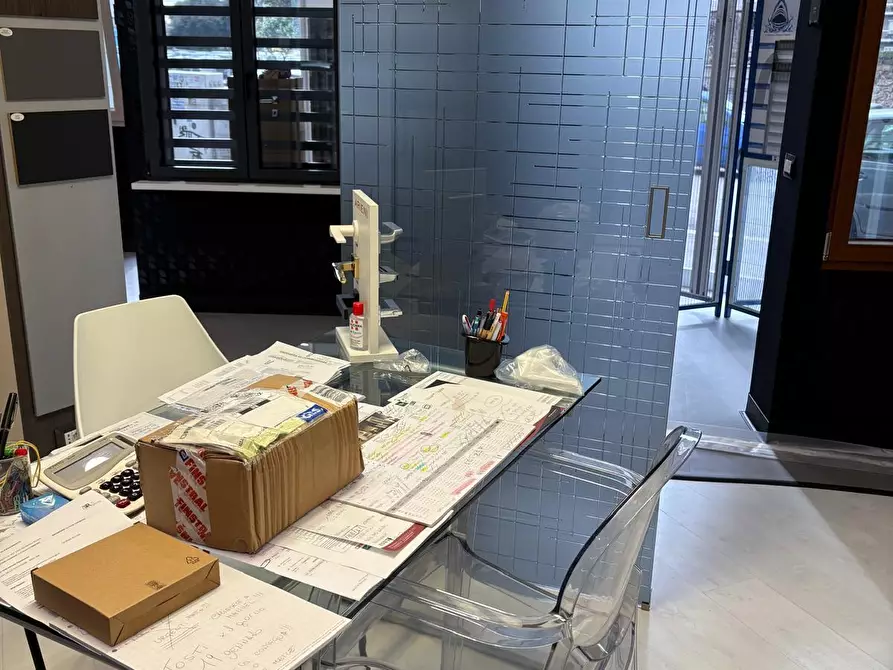 Immagine 54 di Locale commerciale in vendita  in Via Albano 62 a Roma