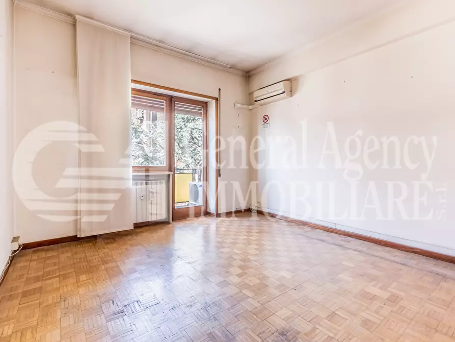 Immagine 73 di Appartamento in vendita  in via guido de ruggiero a Roma