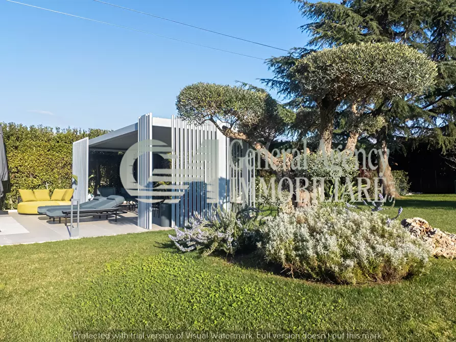 Immagine 30 di Villa in affitto  in Via Mario Mattoli a Roma