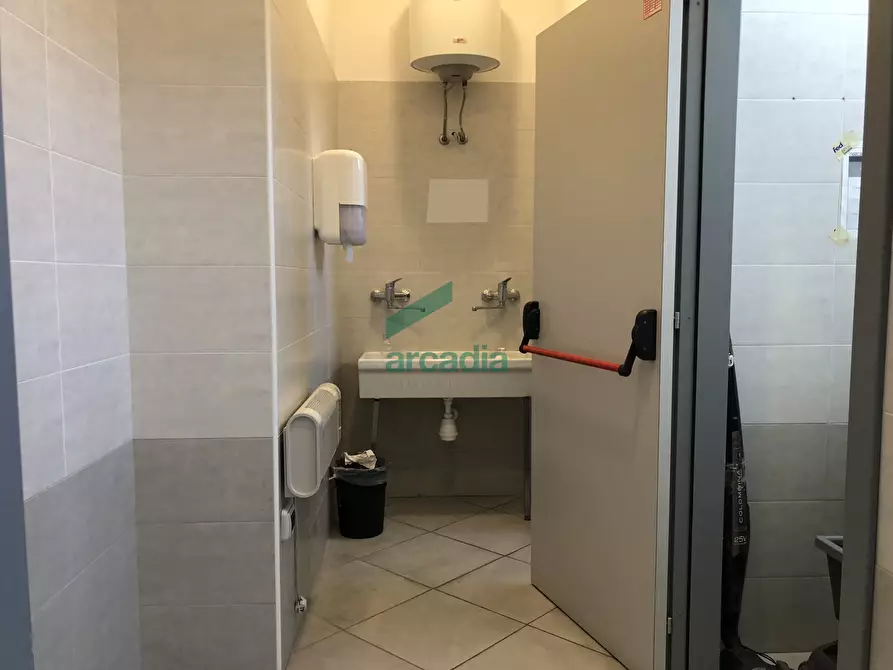 Immagine 20 di Attività artigianale in vendita  in Via delle Magnolie 8 a Modugno