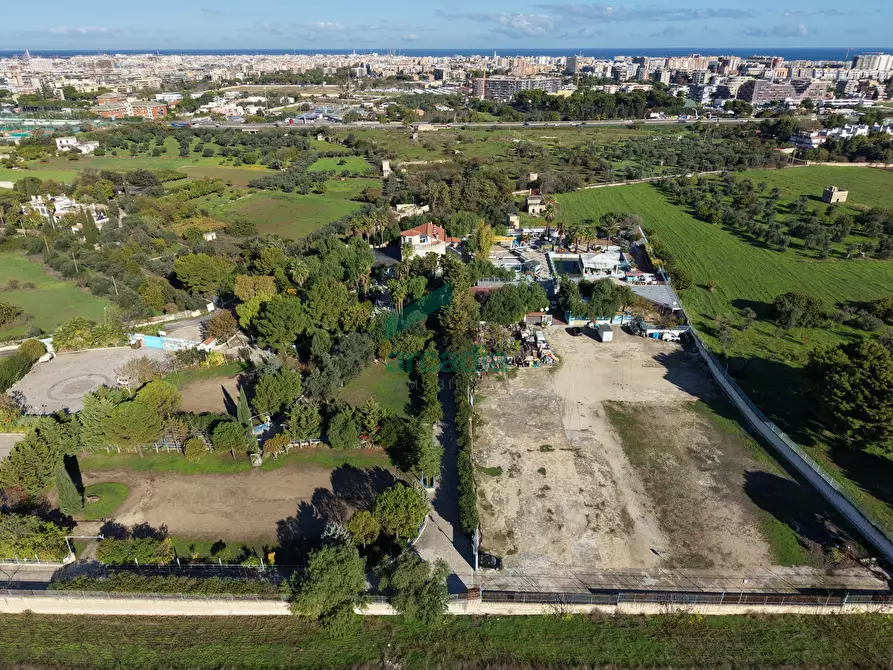 Immagine 109 di Locale commerciale in vendita  in Strada la Grava 16 a Bari