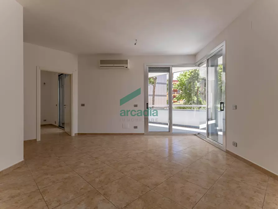 Immagine 51 di Quadrilocale in vendita  in Viale Louis Pasteur 15A a Bari