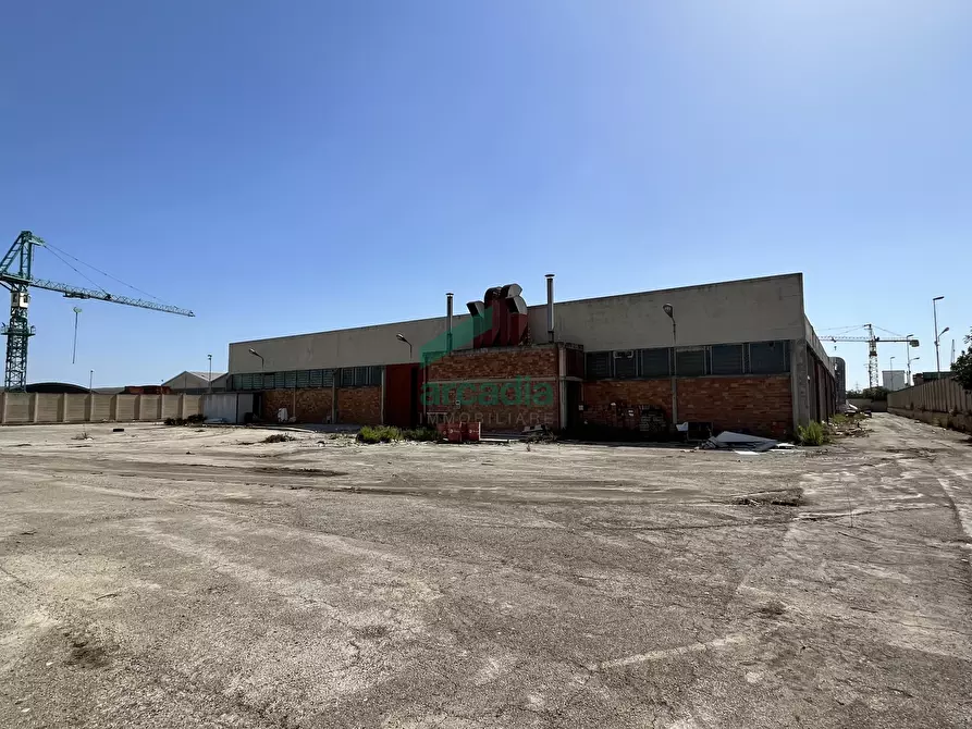 Immagine 12 di Attività artigianale in vendita  in Via Fratelli Philips 11 a Bari