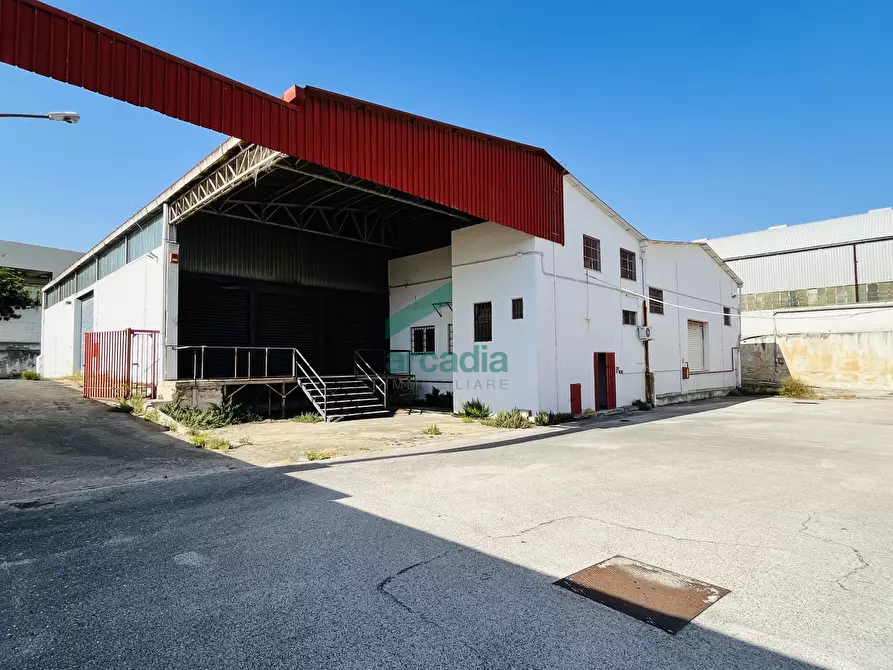 Immagine 30 di Attività artigianale in vendita  in Viale Biagio Accolti Gil 22 a Bari