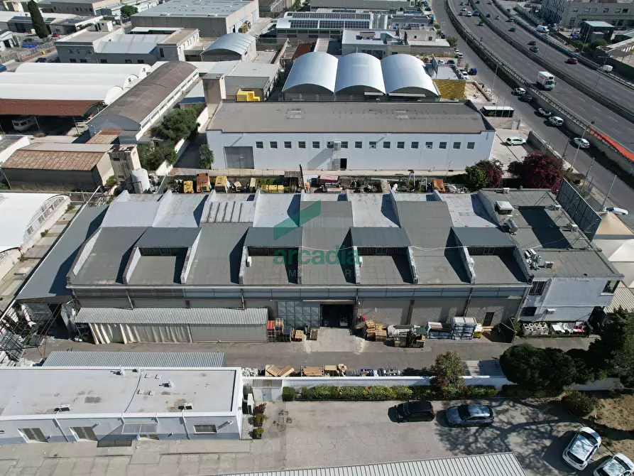 Immagine 2 di Attività artigianale in vendita  in Viale Tommaso Columbo 41 a Bari