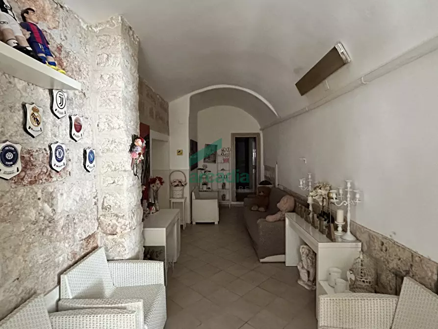 Immagine 12 di Magazzino in vendita  in Corso Cavour 192 a Bari