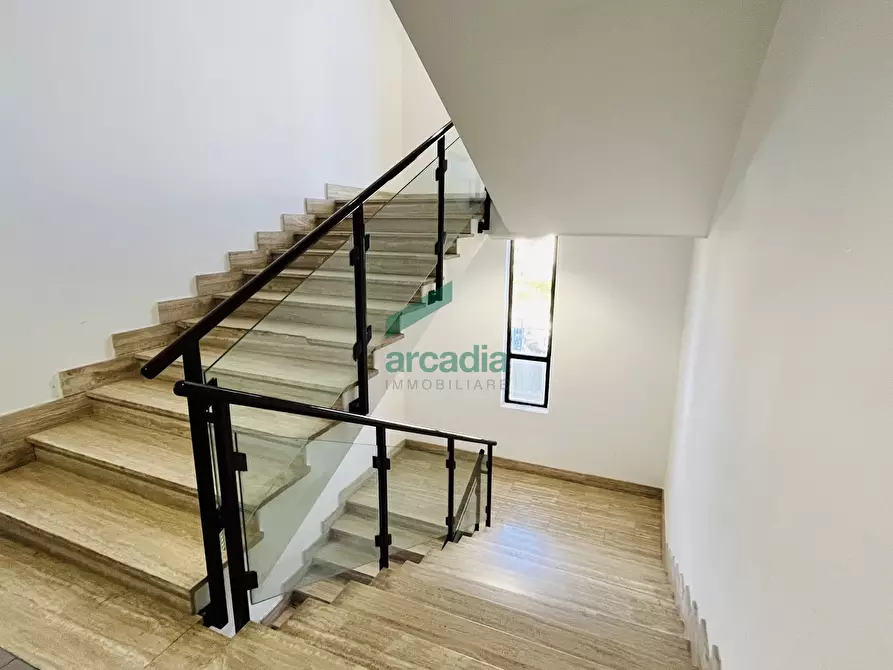 Immagine 12 di Ufficio in vendita  in Via Saverio Milella 2/bis a Bari