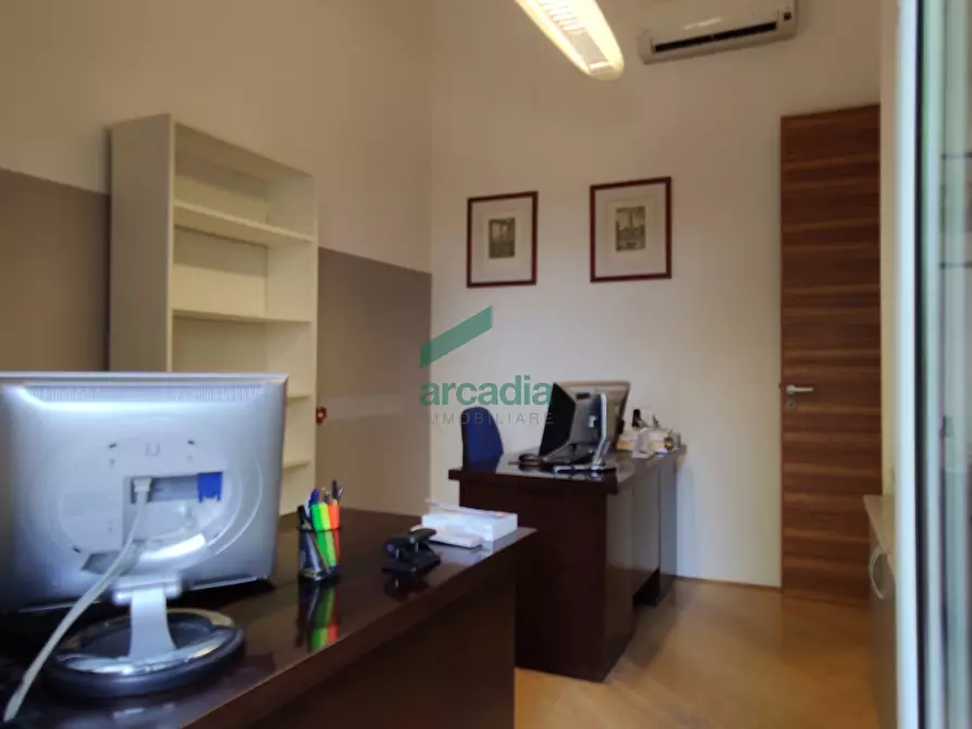 Immagine 15 di Ufficio in vendita  in Via Papa Giovanni Paolo I' 10/E a Bari