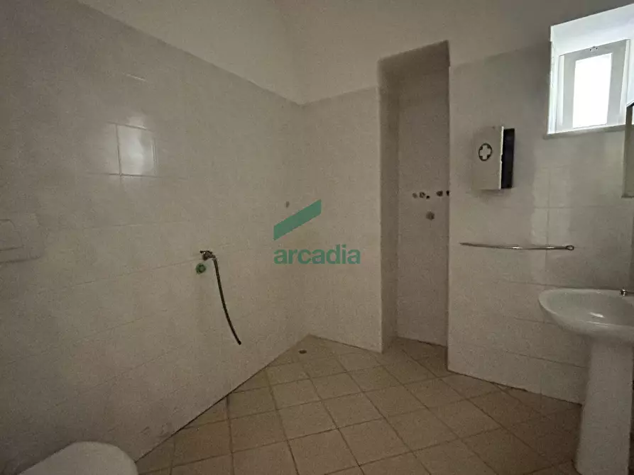 Immagine 27 di Locale commerciale in affitto  in Via Bellino 4 a Bitritto