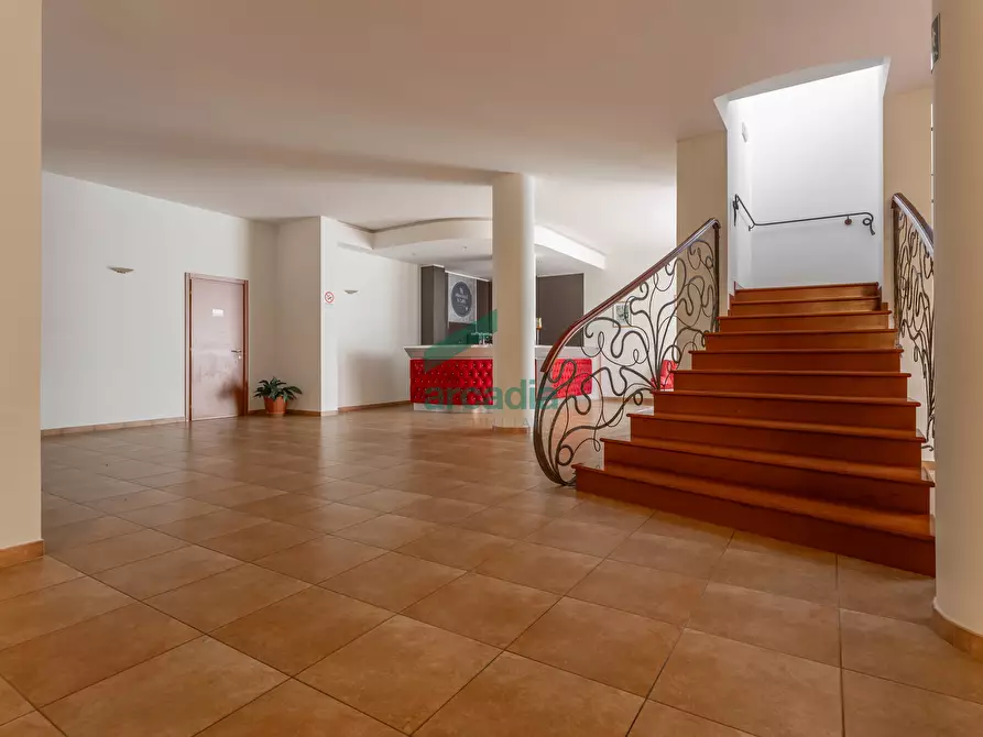 Immagine 4 di Locale commerciale in vendita  in Strada Vicinale Vecchia di Matera 369 a Gioia Del Colle