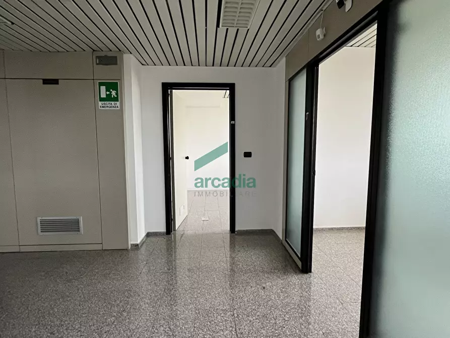 Immagine 20 di Ufficio in affitto  in Via Sette Pietro 4 a Bari