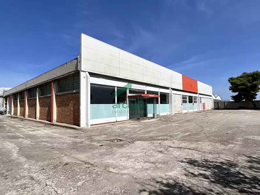 Immagine 9 di Attività artigianale in vendita  in Via Fratelli Philips 11 a Bari