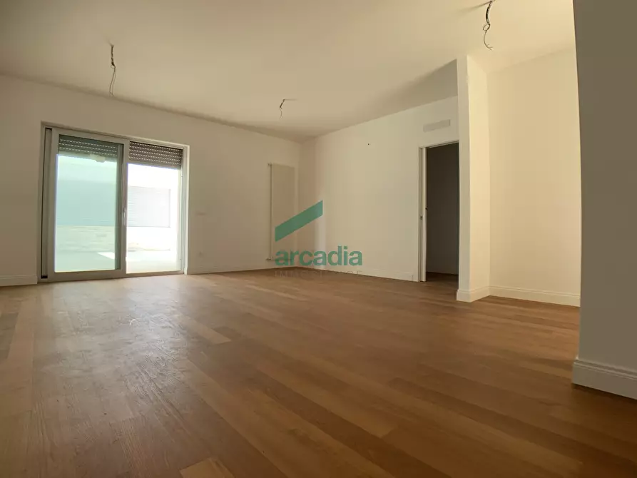 Immagine 3 di Ufficio in vendita  in Via Orfeo Mazzitelli 45 a Bari