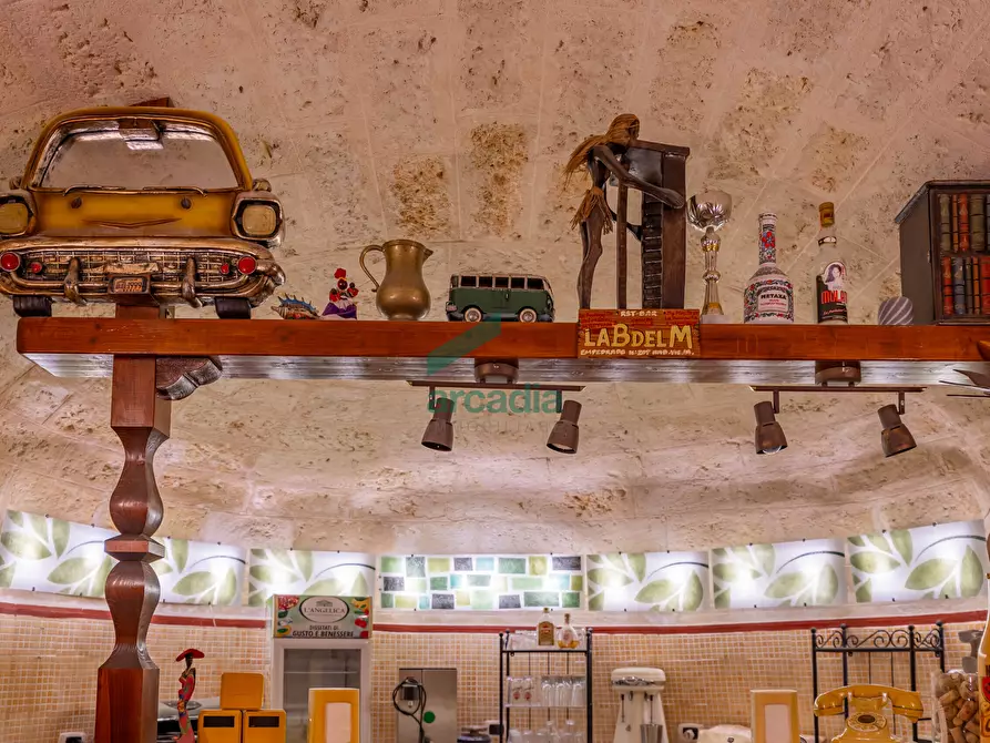 Immagine 7 di Locale commerciale in vendita  in Strada la Grava 16 a Bari