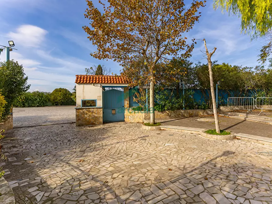 Immagine 54 di Locale commerciale in vendita  in Strada la Grava 16 a Bari