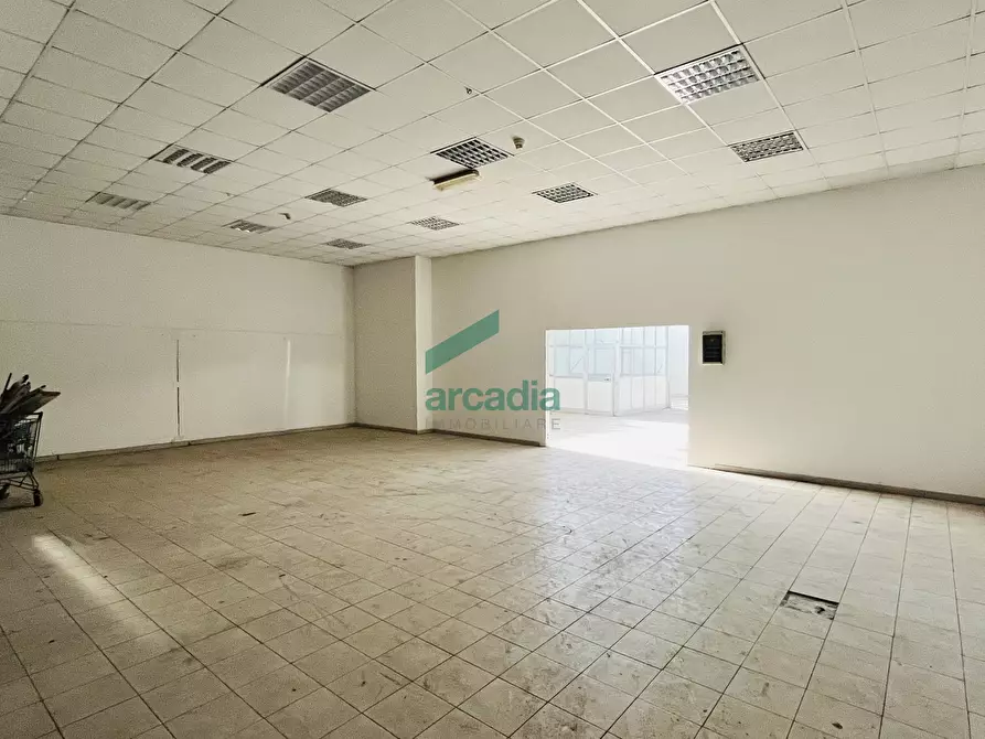 Immagine 32 di Attività artigianale in vendita  in Viale Biagio Accolti Gil 22 a Bari