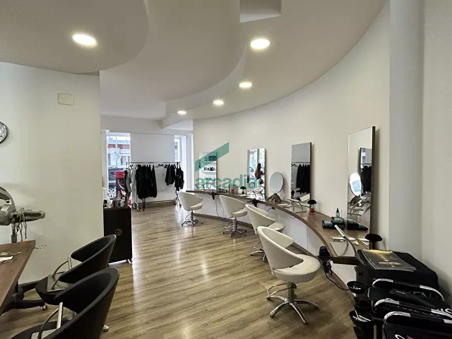 Immagine 4 di Locale commerciale in vendita  in Via Luigi Ricchioni 17 a Bari