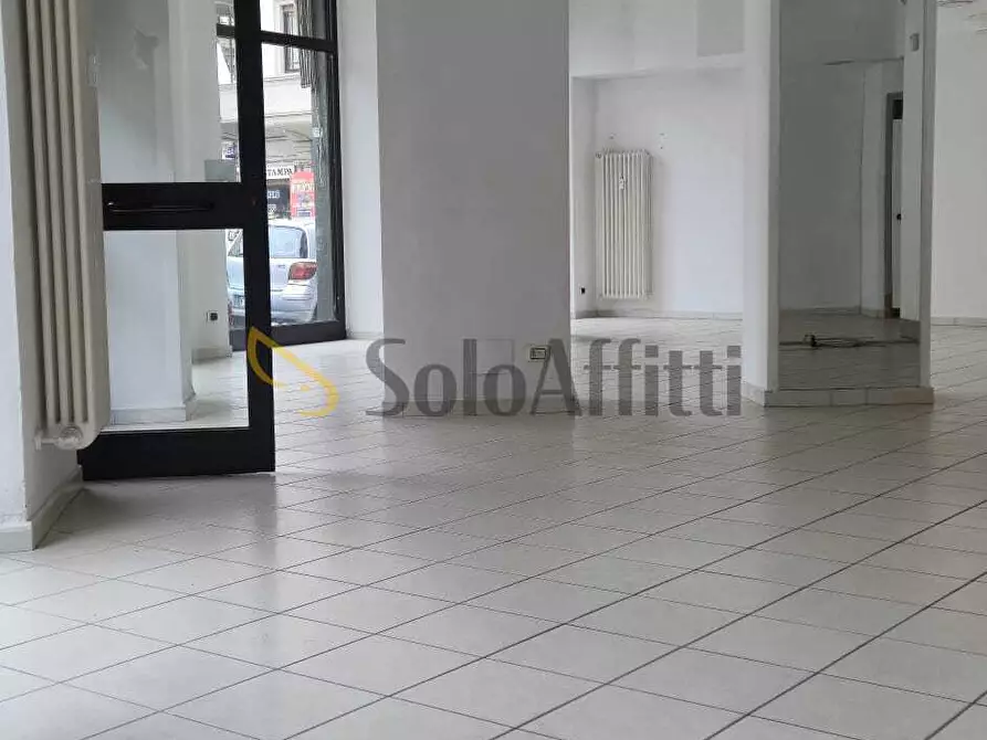 Immagine 10 di Locale commerciale in affitto  in Via Dante Di Nanni 64 a Torino