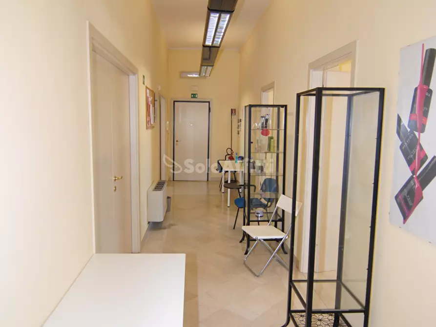 Immagine 13 di Ufficio in affitto  a Livorno