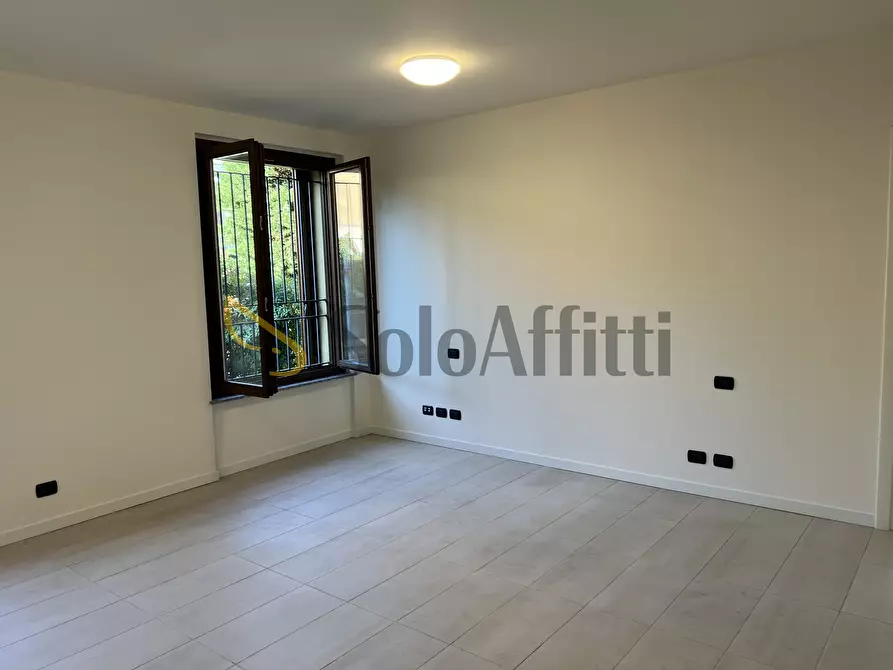 Immagine 16 di Trilocale in affitto  a Rovellasca