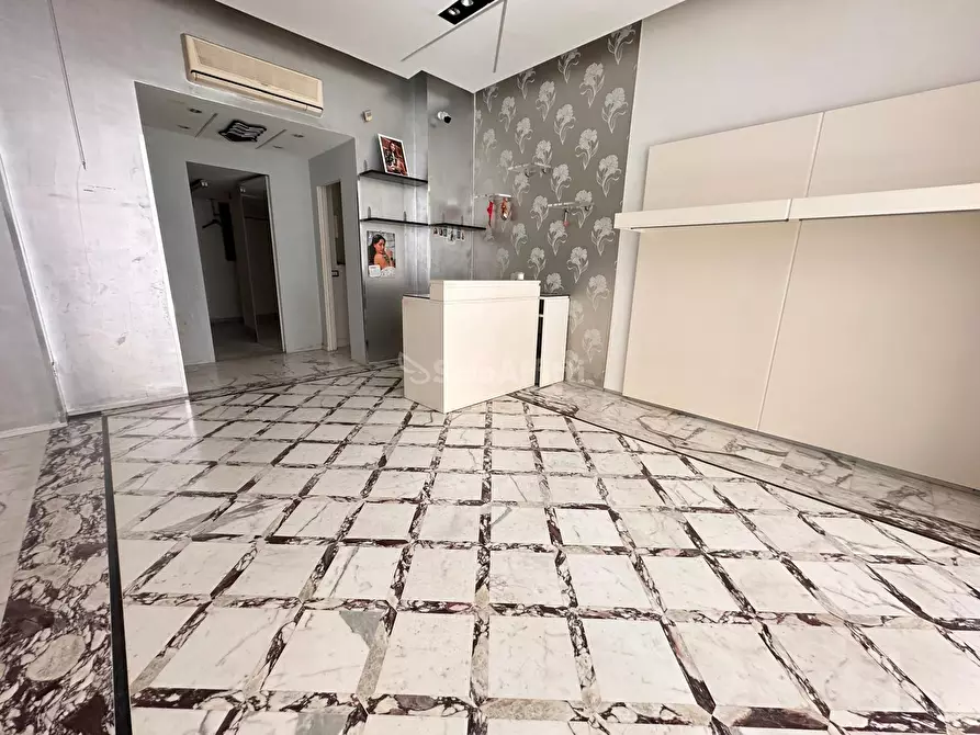 Immagine 7 di Locale commerciale in affitto  in Corso Trieste 189 a Caserta