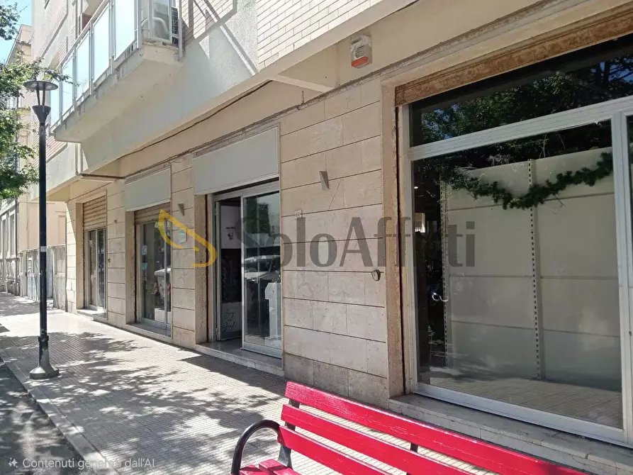 Immagine 3 di Locale commerciale in affitto  a Falconara Marittima