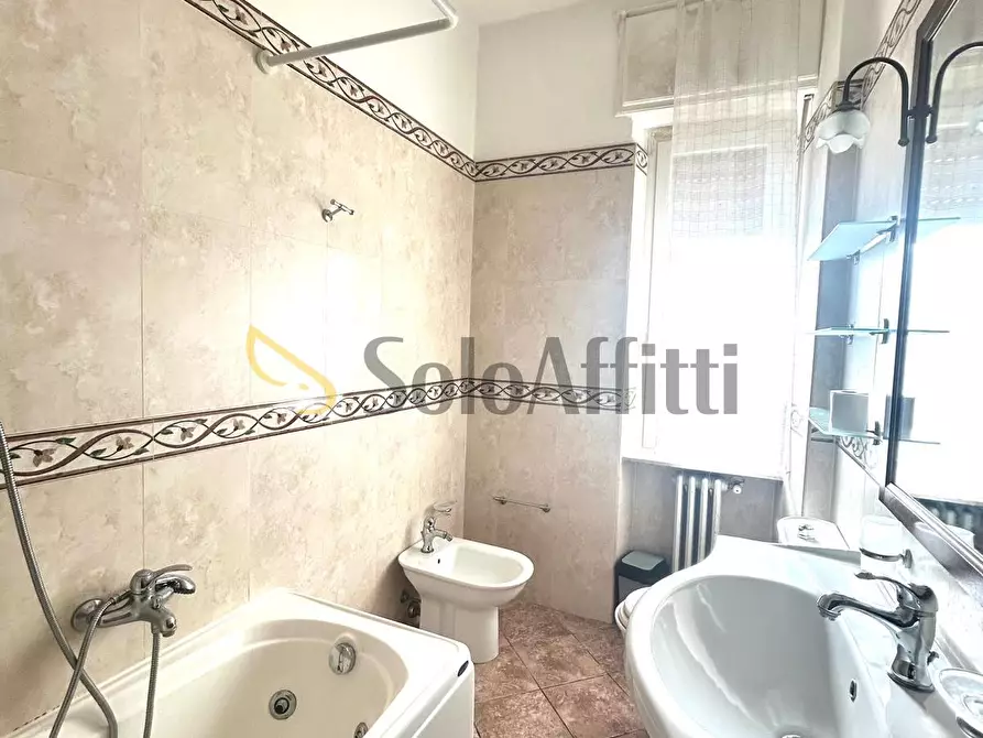 Immagine 15 di Quadrilocale in affitto  a Cagliari