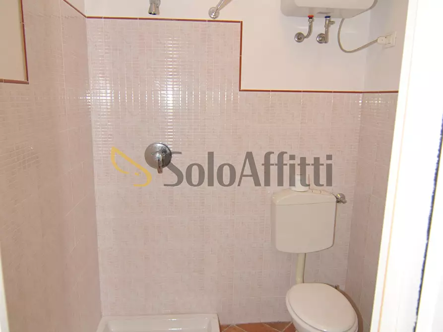 Immagine 10 di Ufficio in affitto  a Livorno