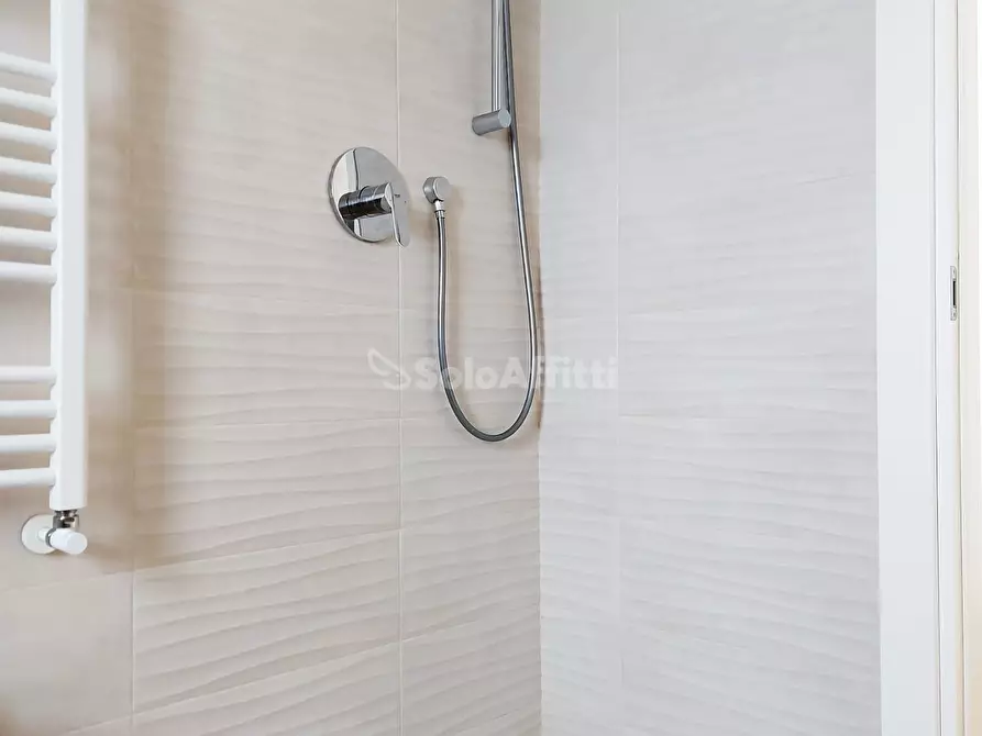 Immagine 38 di Trilocale in affitto  in Via del Castello a Roma