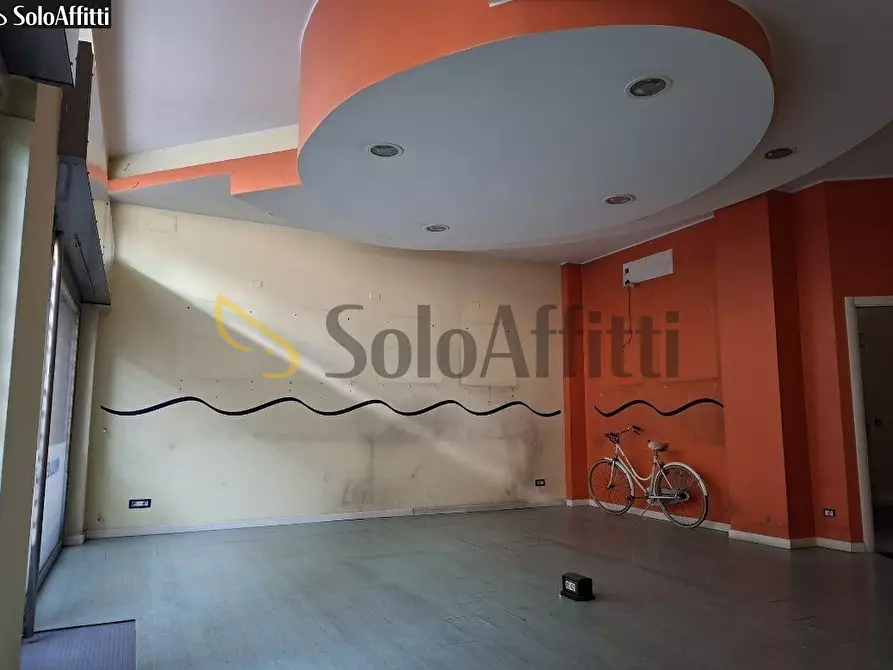 Immagine 21 di Locale commerciale in affitto  in Via Antonio Origo 28 a Lissone