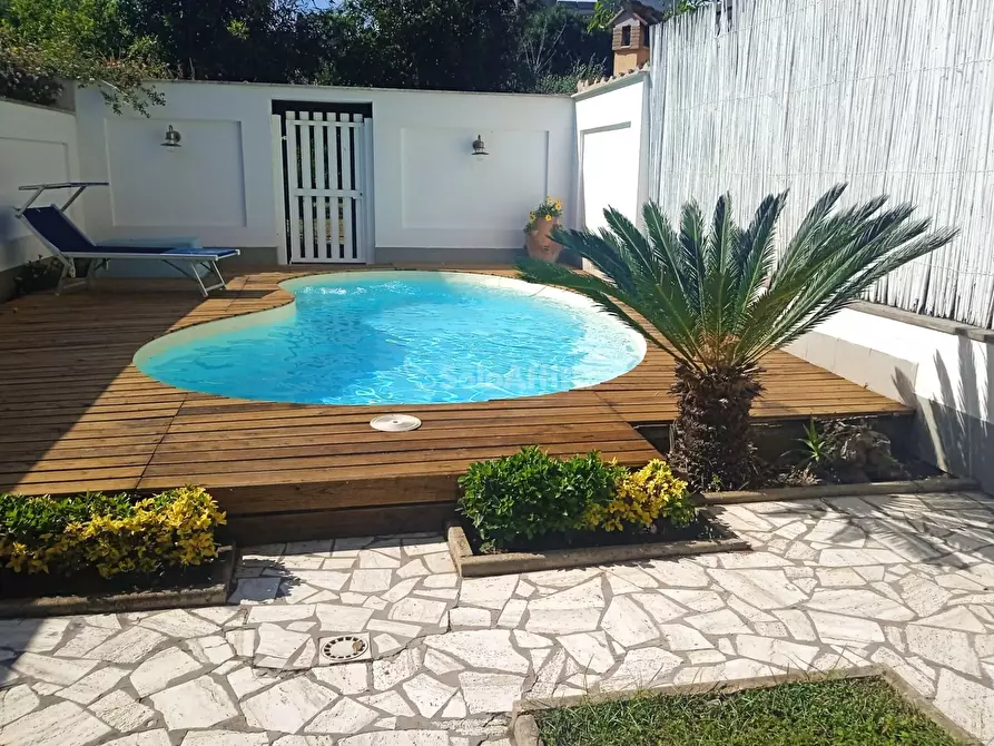 Immagine 9 di Villetta a schiera in affitto  in Via Fiorenzuola di Focara a Fiumicino