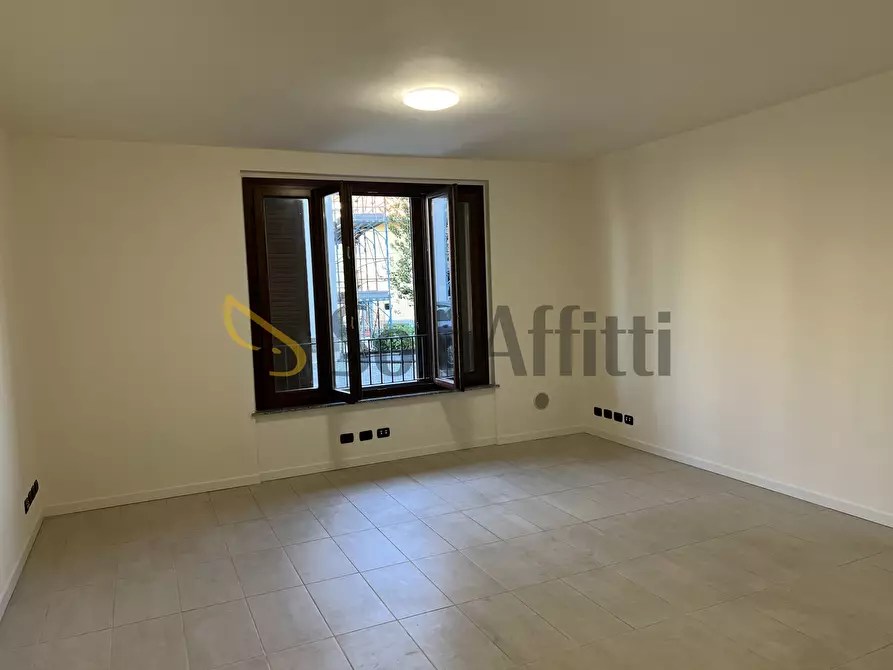 Immagine 4 di Trilocale in affitto  a Rovellasca