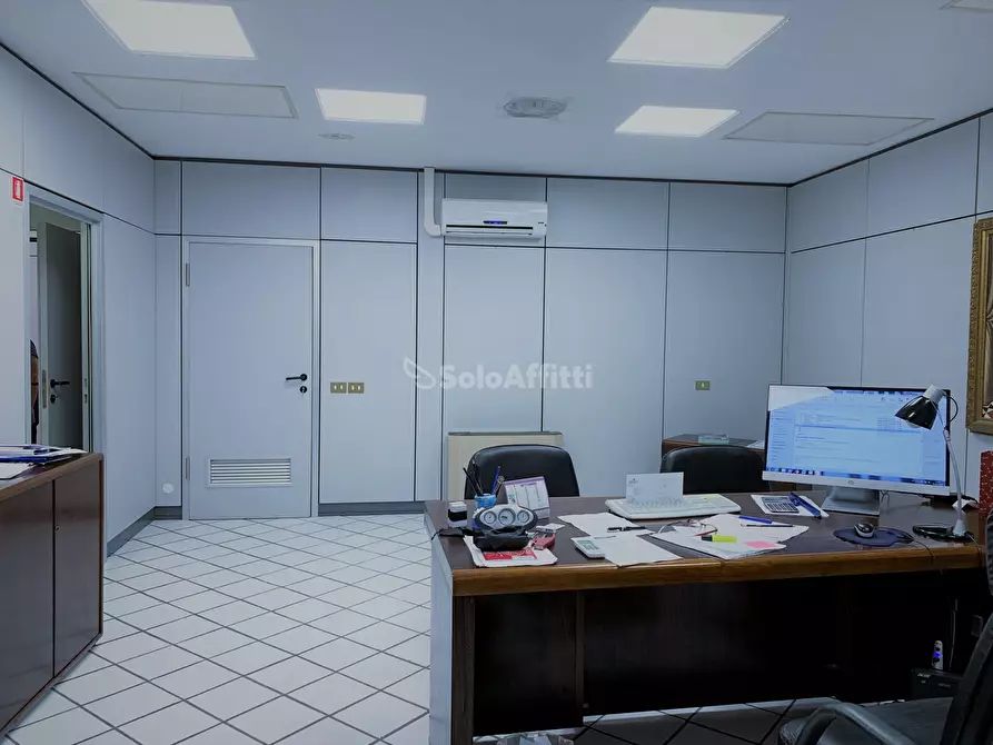 Immagine 3 di Ufficio in affitto  a Catanzaro