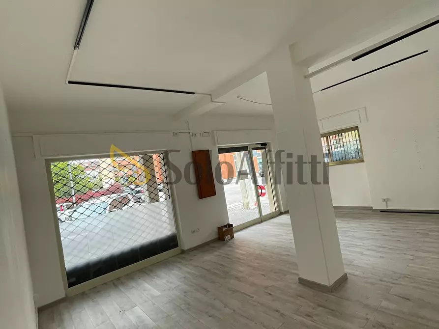 Immagine 8 di Locale commerciale in affitto  in Via Adige a Frosinone