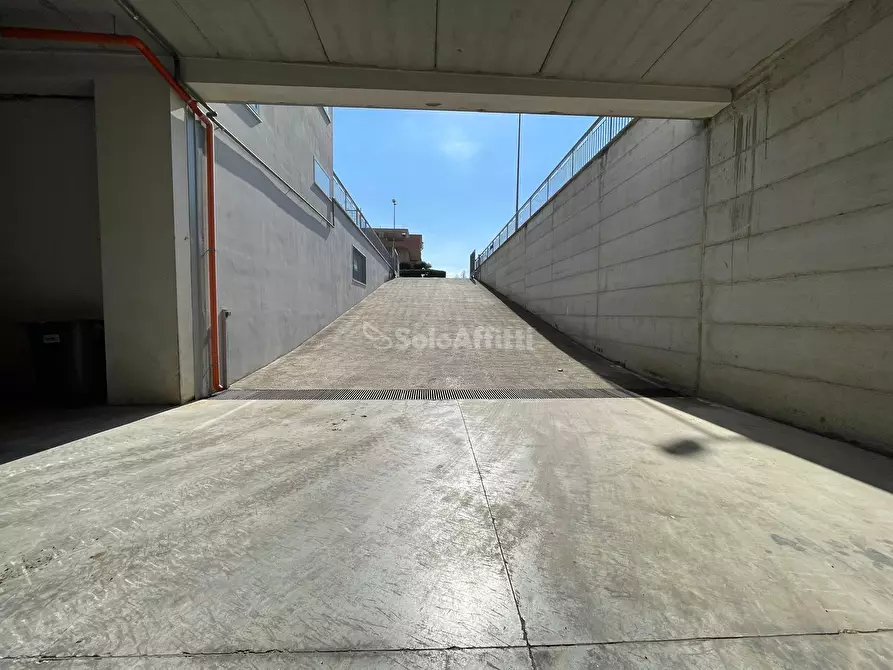 Immagine 9 di Magazzino in affitto  a Maddaloni