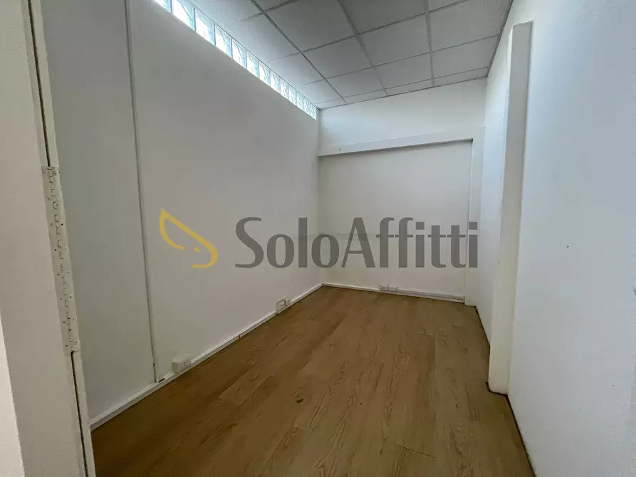 Immagine 16 di Locale commerciale in affitto  a Frosinone