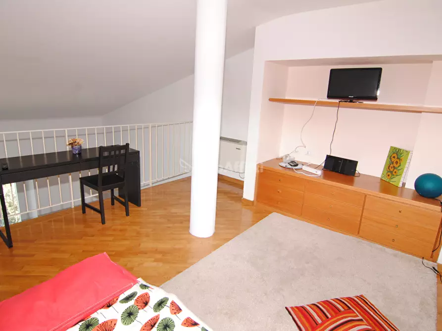 Immagine 16 di Trilocale in affitto  a Livorno