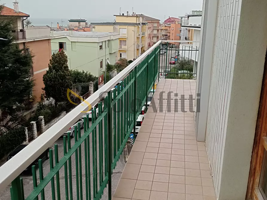 Immagine 16 di Trilocale in affitto  a Falconara Marittima