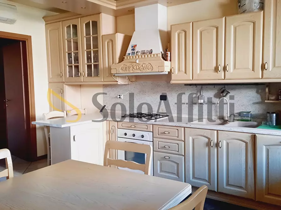 Immagine 1 di Bilocale in affitto  in Via Silvio Pellico a Cinisello Balsamo